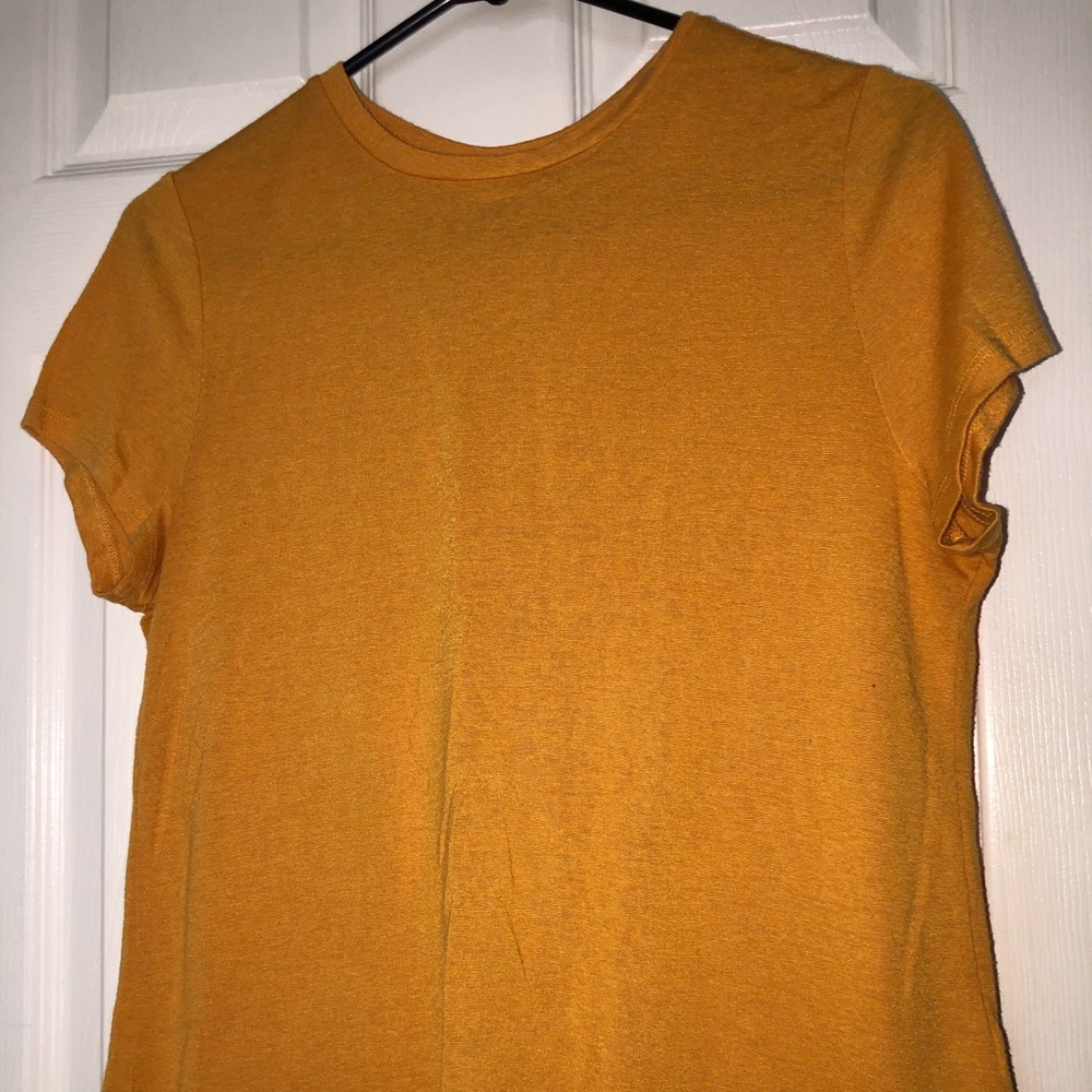 Women’s S open back tshirt